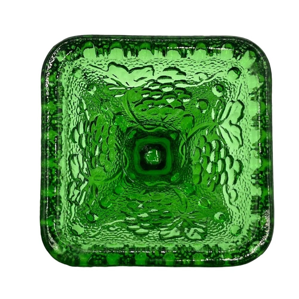 Vintage Green Depression Glass Goblet With Embossed Grape & Vine Pattern 5 1/2" - Picture 5 of 9